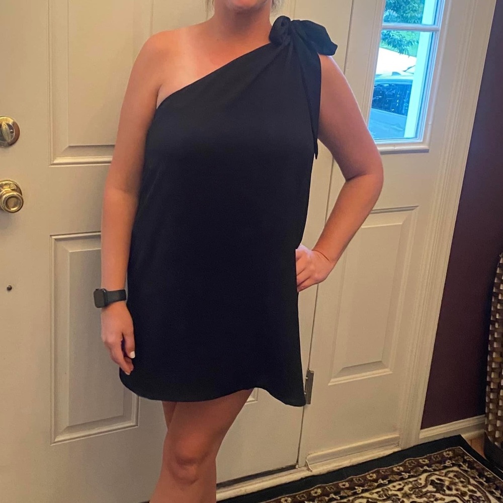 Thriving all night black one shoulder dress...never worn
